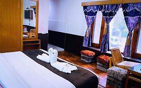 Hotel Hilltop At Mall Road Manali With Open Terrace